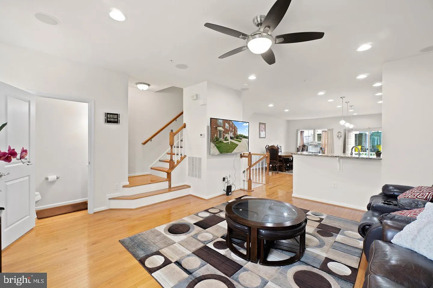 4 bed, 3.5 bath, 2340 sqft, $3,499 — Photo 4