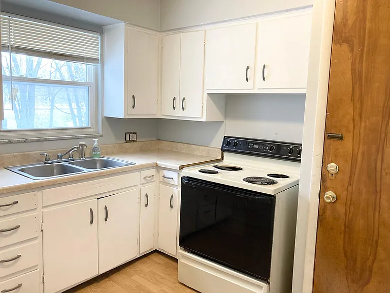1372 N Cove Blvd #2 — Photo 6