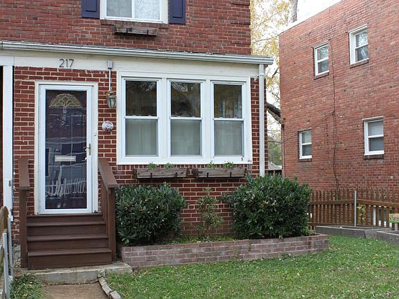 Front of House (fully fenced yard)