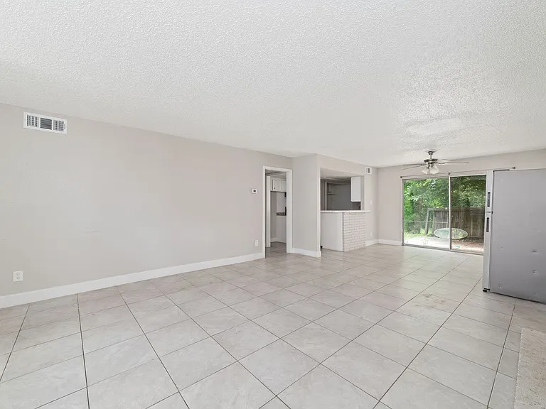 Newly Renovated Apartment In Houston — Photo 6