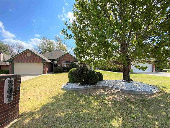 2nd image of 207 Oakdale Dr