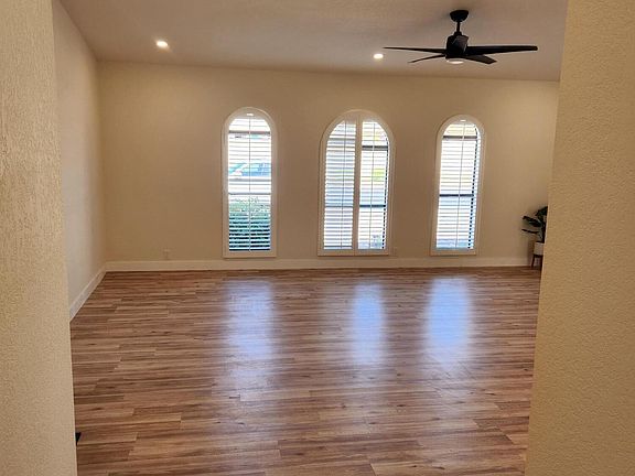 4th image of 3149 W TOPEKA Drive