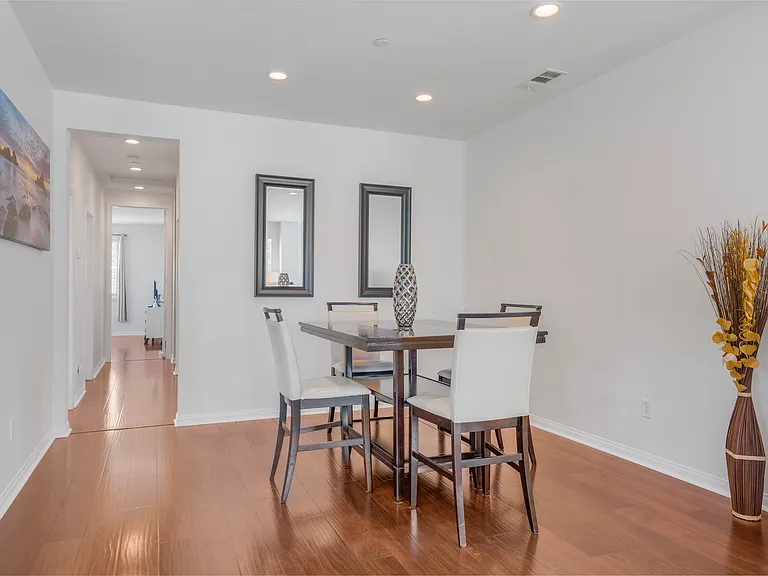 3220 N Ventura Rd — Photo 11