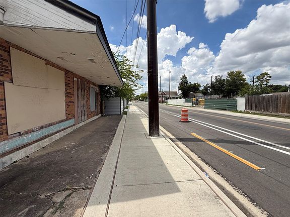 5th image of 2319 McKee St