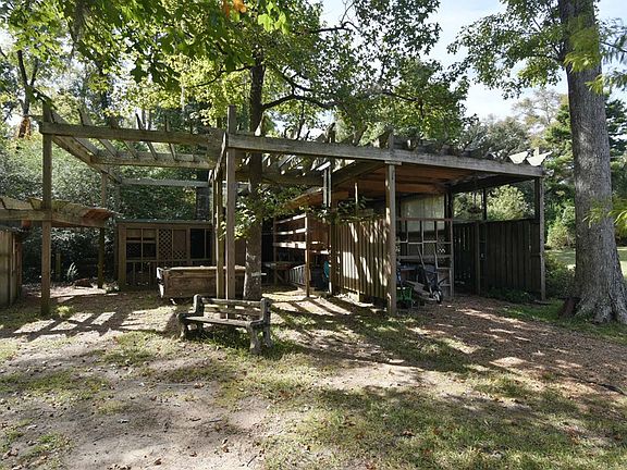 3rd image of 508 Greenwood Dr