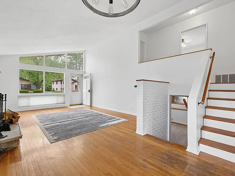 324 Mission Ave — Photo 3