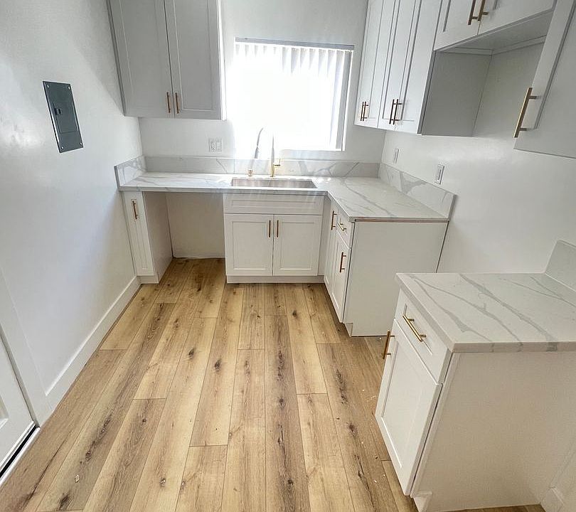 1st image of 1935 Cloverfield Blvd APT 2