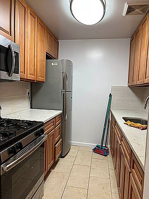 3rd image of 291 Cherry St APT B2