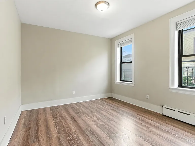217 44th St #9 — Photo 11
