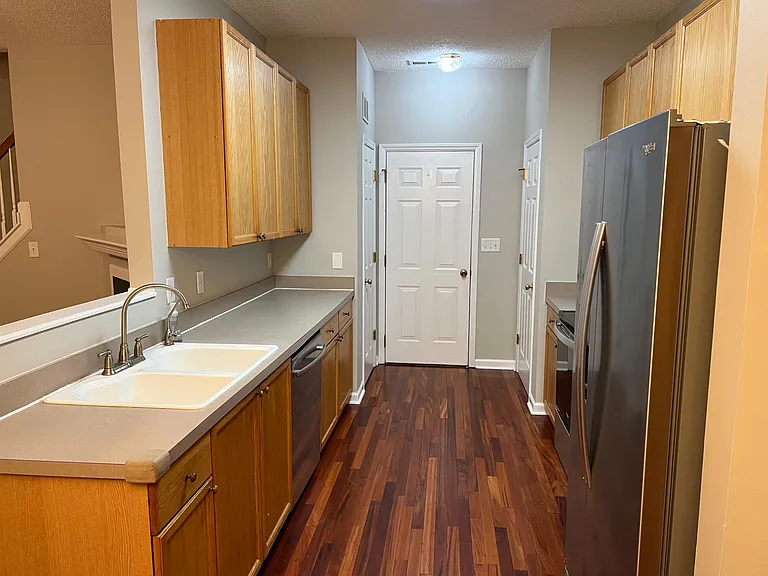 2424 Bay Harbor Dr — Photo 7