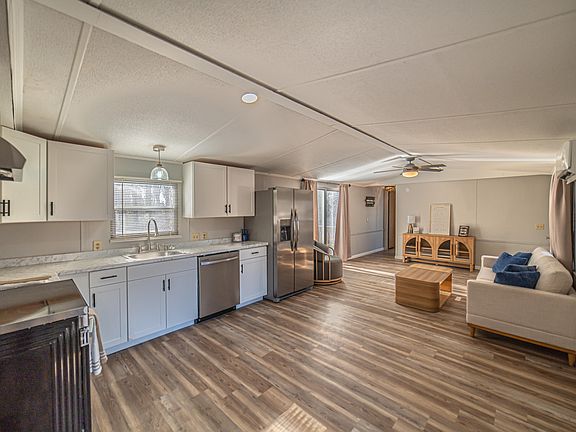 3rd image of 243 Shelton Ln
