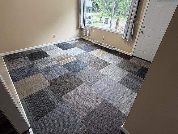 5th image of 406 E LINDEN STREET