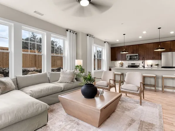 5 Peters Farm Way #206, Westborough, MA 01581