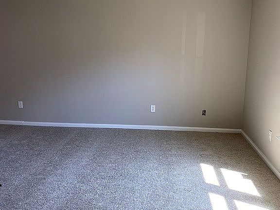 3rd image of 323 Middle Oaks Dr