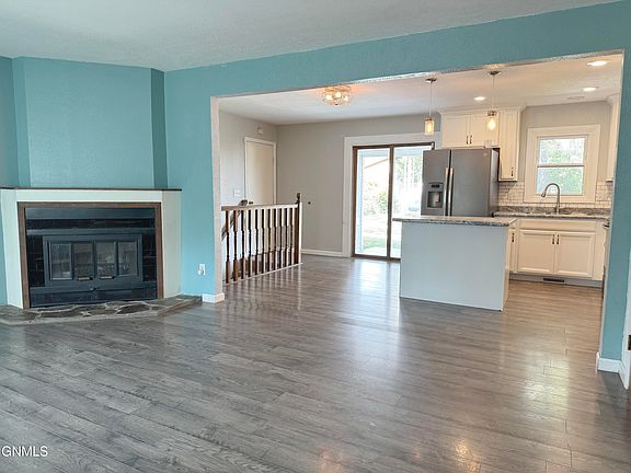 2nd image of 2105 Saint Joseph Dr