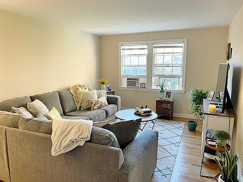 2861 Thornhill Rd Photo 1