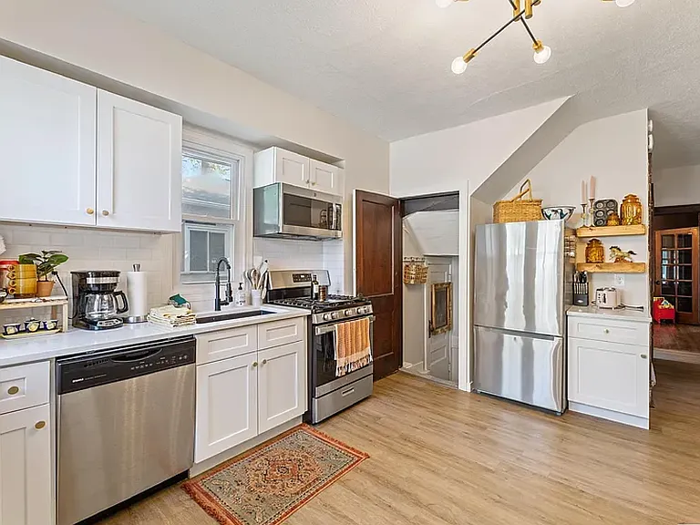 814 S 50th Ave — Photo 3