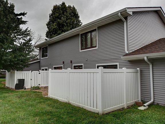 3rd image of 28 Brookside Pl