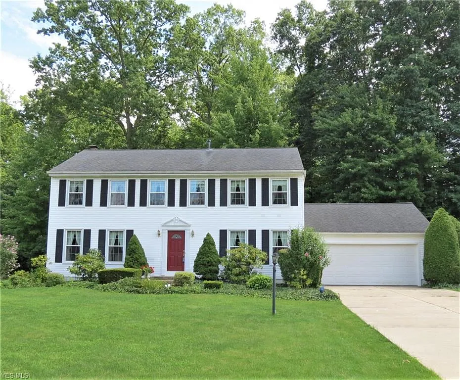 9086 Briarbrook Dr NE photo 1