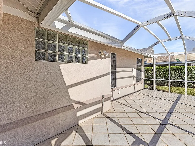 9439 Palm Island Cir — Photo 3