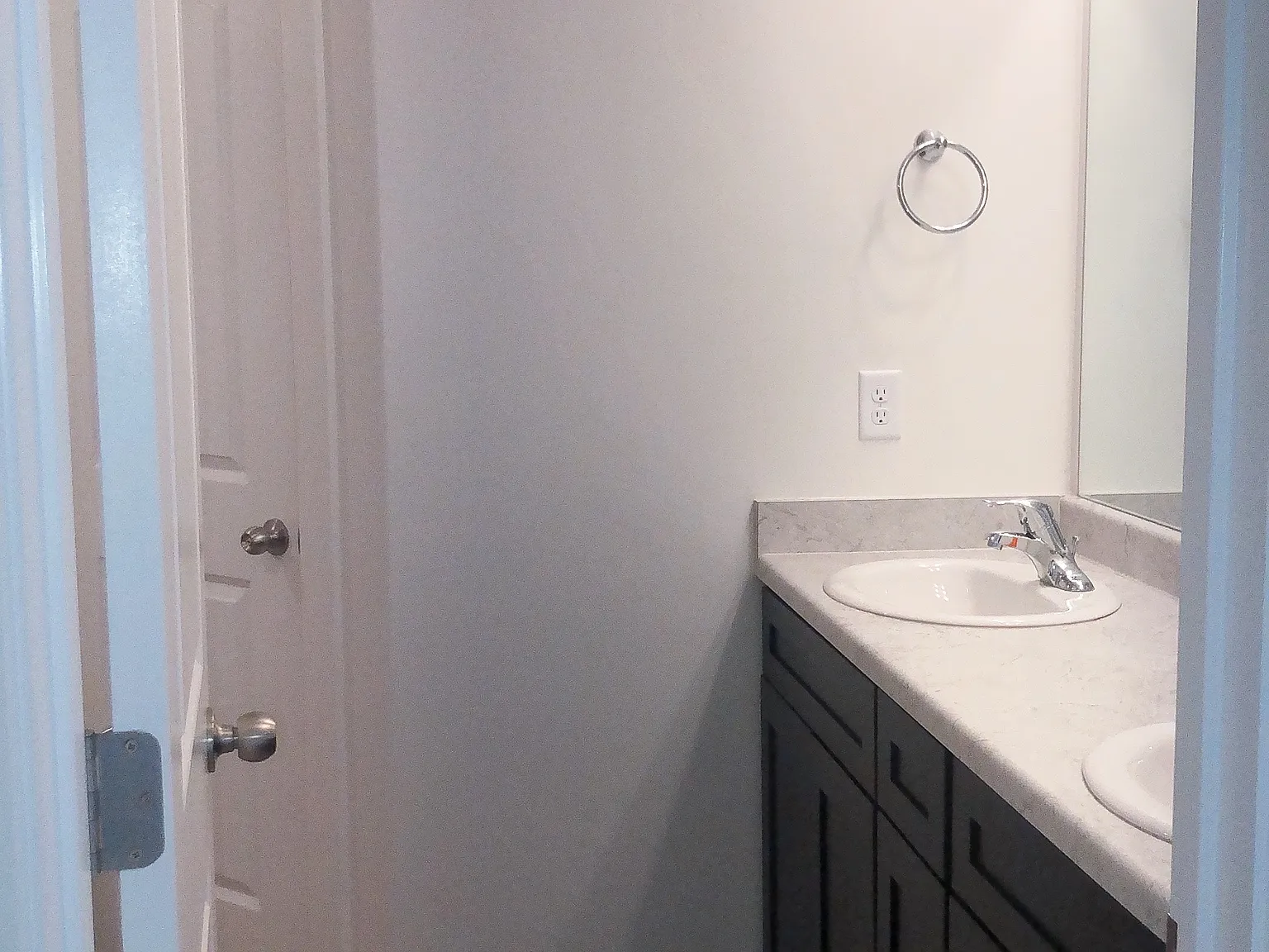 4 bed, 2022 sqft, $800 — Photo 2