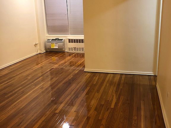 3rd image of 14225 Pershing Cres