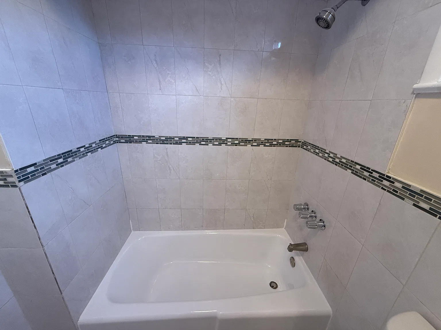 18 Bostwick Ave — Photo 2