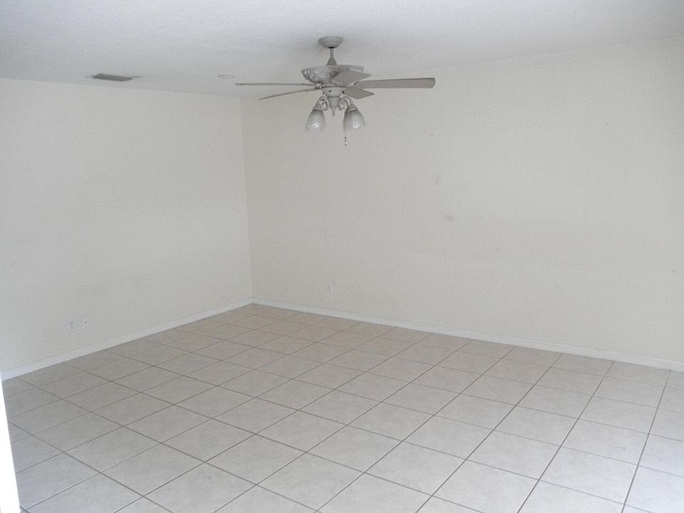2nd image of 876 S Lake Trl