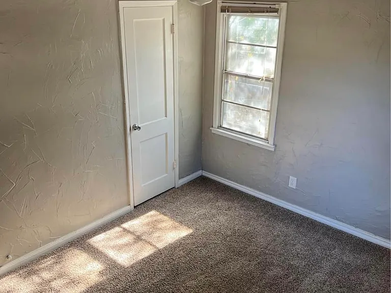 1107 N Redbud Dr — Photo 8