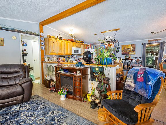 3rd image of 127 Wildpark Ln