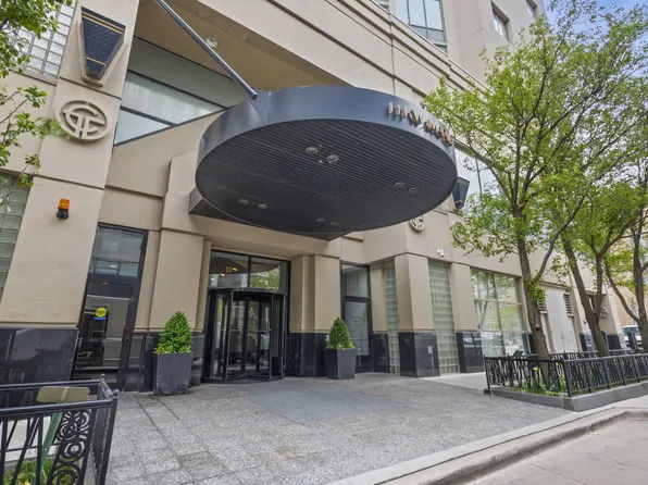 111 W Maple St APT 1807, Chicago, IL 60610