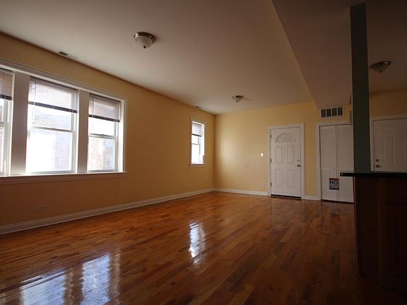 3rd image of 2046 N Saint Louis Ave #2N