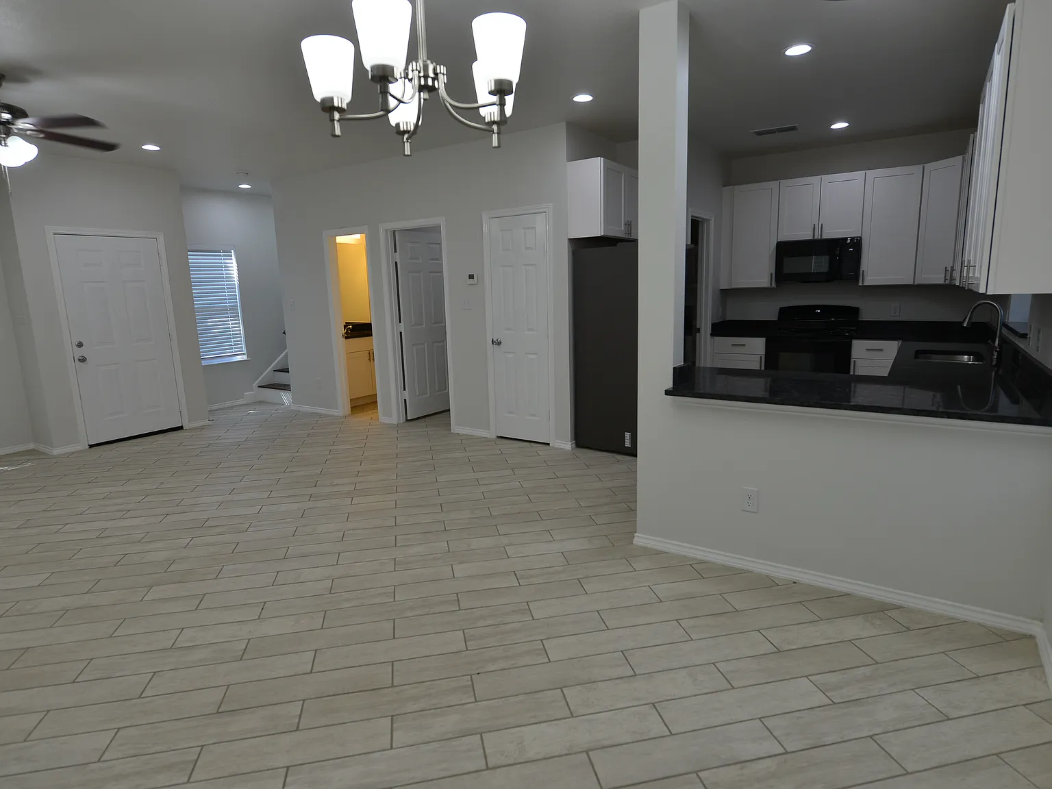 3 bed, 2.5 bath, 1400 sqft, $1,995 — Photo 3