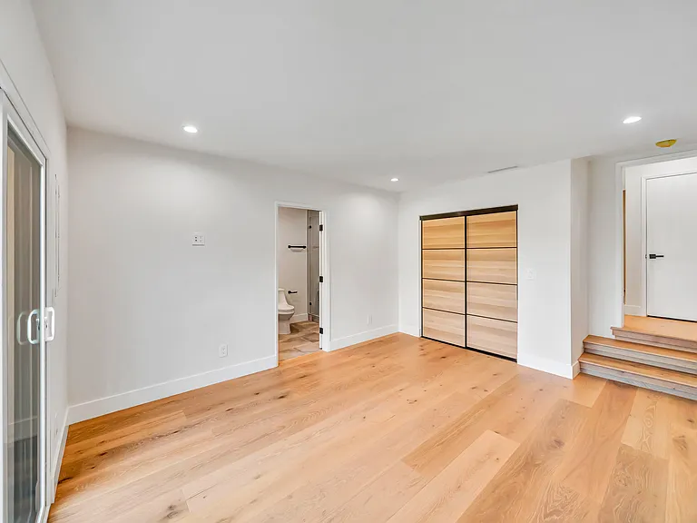 23635 Marylee St — Photo 35