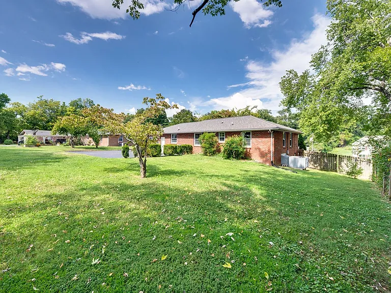 4809 Lynn Dr — Photo 37