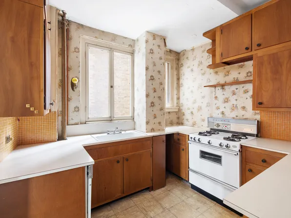 128 Central Park South image 7 of 9