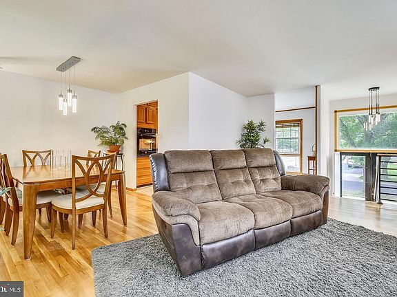 5th image of 11912 Hunters Ln