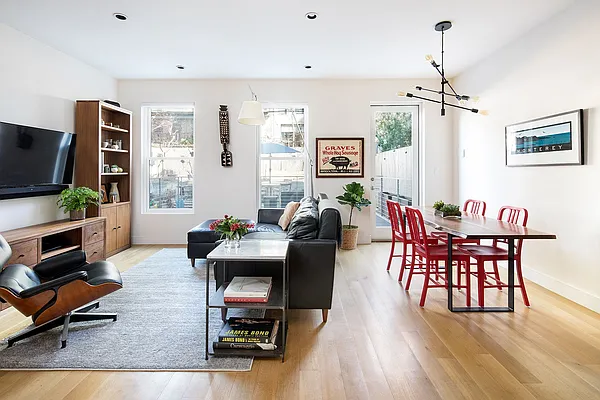 Sold by Compass | media 21