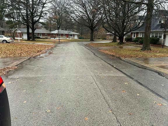 5th image of 19 Forest Home Ct