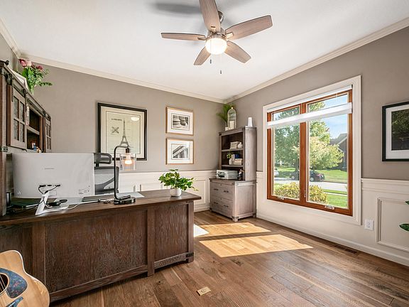 4th image of 8455 Fallgold Ln