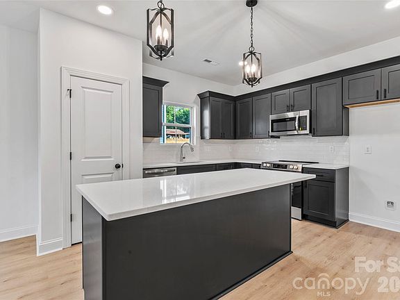 4th image of 755 Mockingbird Rd #3