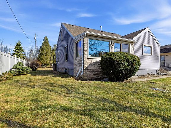 3rd image of 3240 Memorial DRIVE