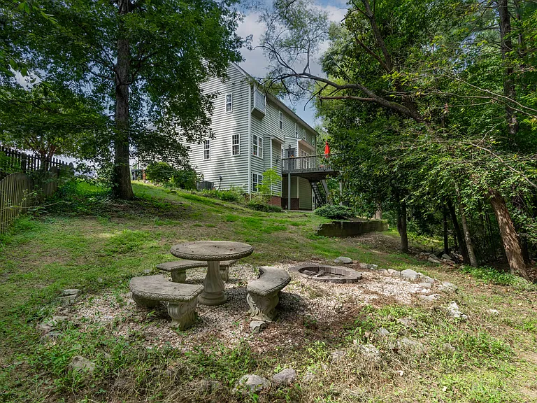 216 Echo Hills Ct — Photo 29