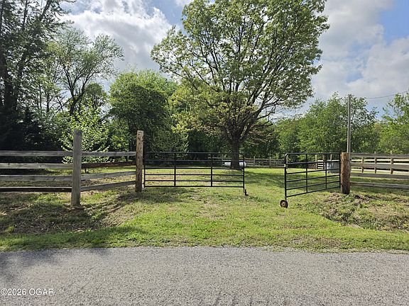 3rd image of 1323 Hottel Springs Rd