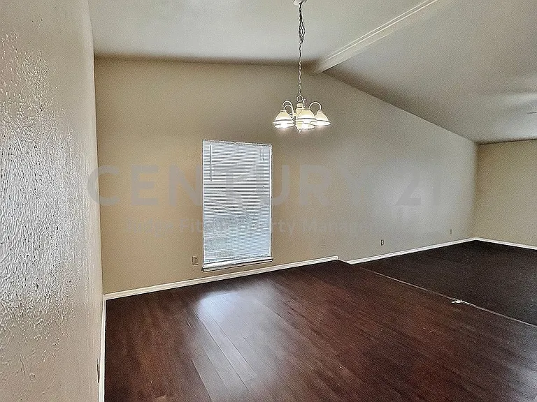 1802 Natchez Ct — Photo 4