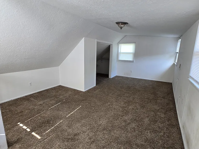 252 E Center St — Photo 14