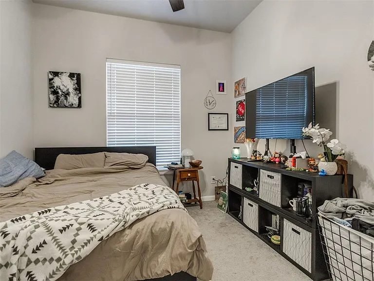 10516 NW 33rd Pl — Photo 11