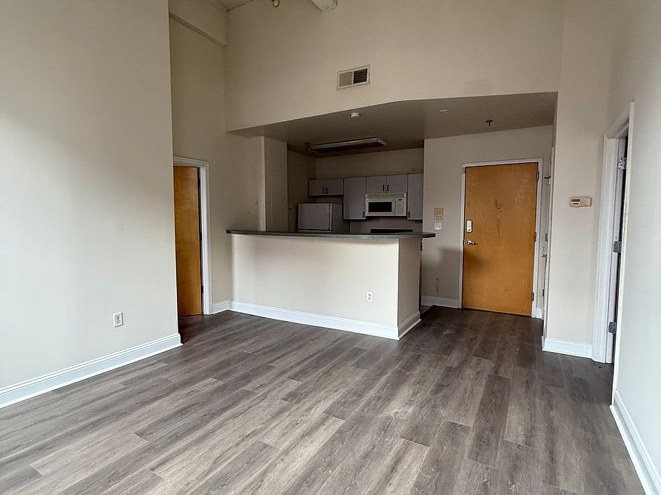 1st image of 1414 W Marshall St #17