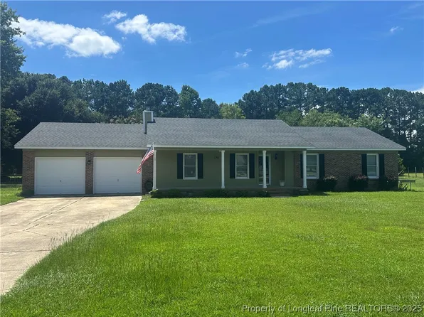 6708 Country Downs Dr, Hope Mills, NC 28348