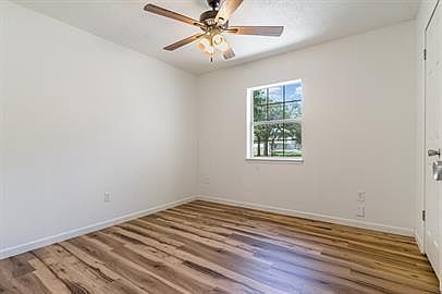 3rd image of 203 Hilltop Ln